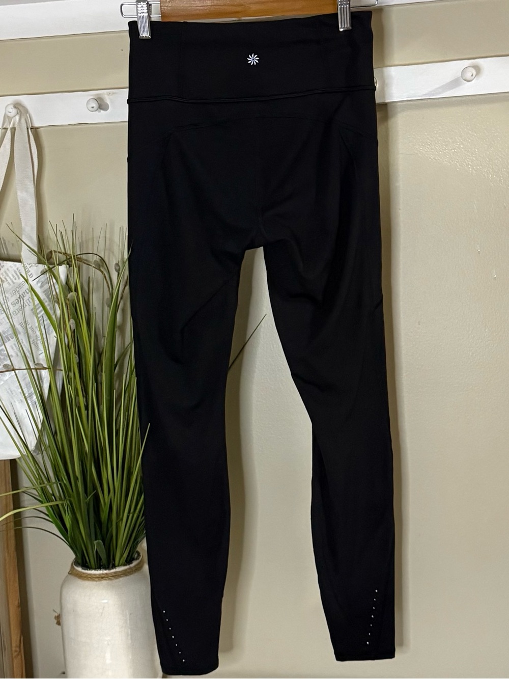 Athleta Black Rainer Leggings Size XS & 24” Inseam 💎EUC Retail $119